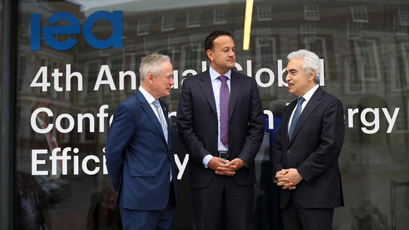 Dr Fatih Birol (right) with Irish Prime Minister Leo Varadkar (center) and Irish Energy Minister Richard Bruton (left) (Photograph: IEA)