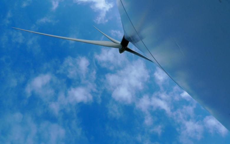 Wind turbine. Author: Luc Legay. License: Creative Commons, Attribution-ShareAlike 2.0 Generic.