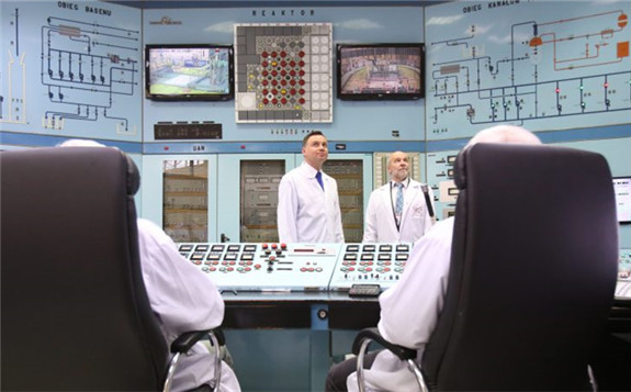 Polish President Andrzej Duda (C) visits the control room of the nuclear reactor 'MARIA' during his visit to the National Centre for Nuclear Research in Otwock-Swierk, near Warsaw, Poland, 08 March 2016. 'MARIA' is the only active nuclear reactor in Poland. 
