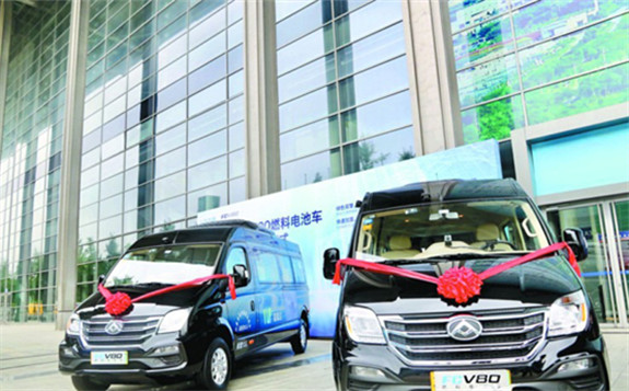 Wuxi in East China's Jiangsu province launches the city's first hydrogen fuel-cell vehicle PDL (passenger dedicated line) on July 10. [Photo/wxrb.com]