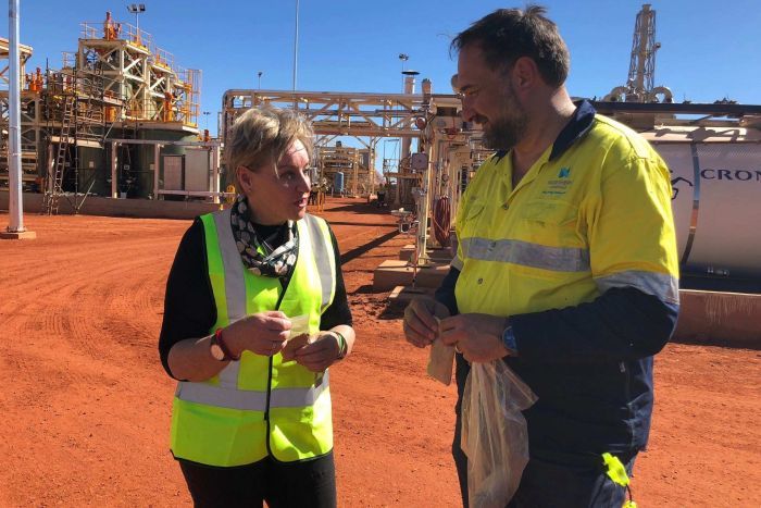 PHOTO: Regional Development Minister Alannah MacTiernan with Mr Bauk at the plant's opening. (ABC Kimberley: Rebecca Nadge)
