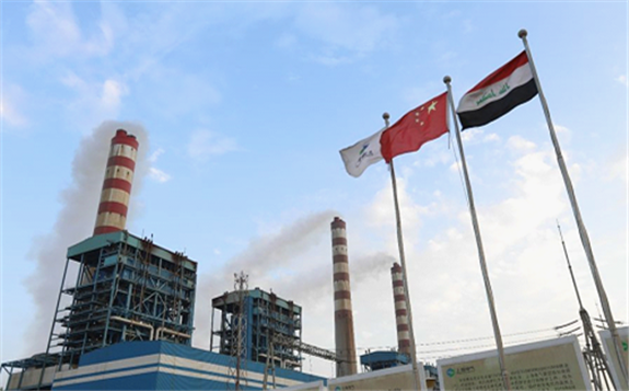 Iraqi and Chinese flags wave together at Wassit Thermal Power Plant in Wassit, Iraq on August 28, 2019. [Xinhua]