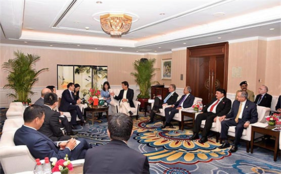 PM met with CEOs of Rainbow Agritech Group, Challenge Apparel, Li &Fin Corporation and Foton cars
