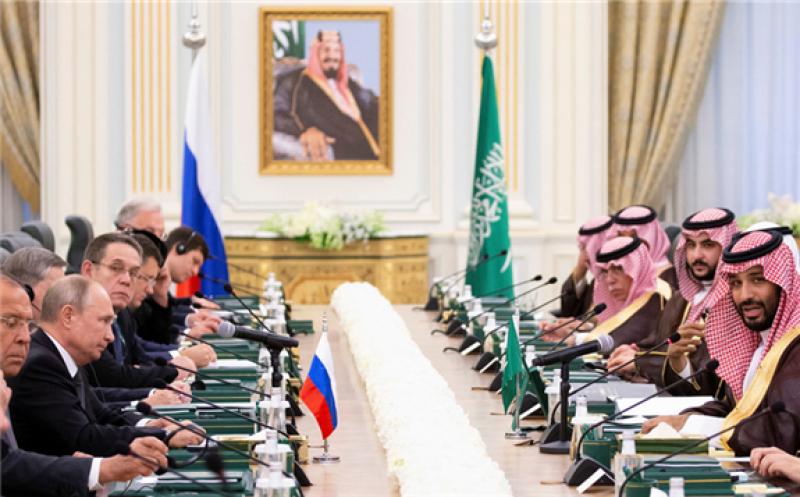 Saudi Arabia's Crown Prince Mohammed bin Salman speaks during talks with Russian President Vladimir Putin in Riyadh, Saudi Arabia © Reuters / Alexander Zemlianichenko