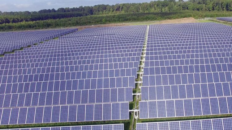 Fifth Third Bank recently became the first Fortune 500 Company to achieve 100% renewable power with the opening of the 120MW Aulander Holloman Solar Facility in North Carolina back in August 2019. Image: Fifth Third