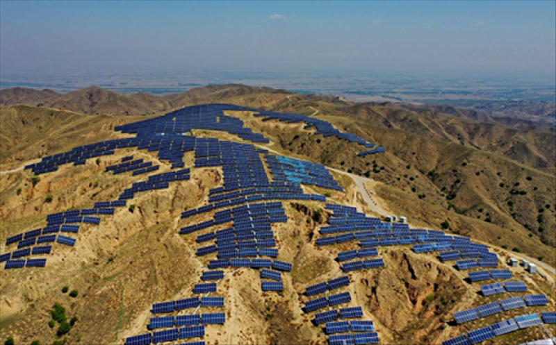 Aerial photo taken on May 9, 2019 shows a photovoltaic power plant built on barren mountains at Dongshacheng Village of Huai'an County in Zhangjiakou City, north China's Hebei Province. (Xinhua/Yang Shiyao)