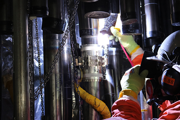 2. A welder on the Darlington refurbishment project welds a lower feeder to a middle feeder during the assembly of one of 960 feeder tubes on the Darlington Unit 2 reactor. Courtesy: OPG