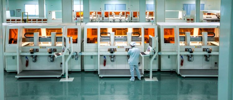 Silfab Solar has installed a full-size industrial production tool for the manufacturing of back-contact PV modules from Eurotron. Image: Eurotron