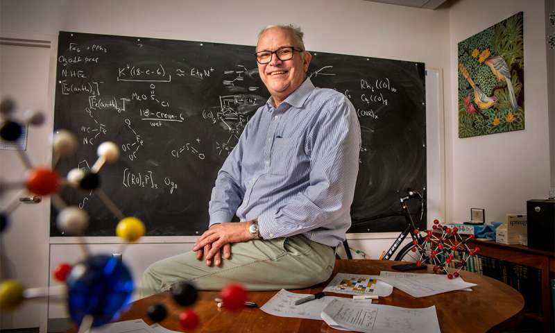 Chemistry professor Thomas Rauchfuss and collaborators are looking to biological processes to find an efficient source of hydrogen gas as an environmentally friendly fuel. Credit: Fred Zwicky