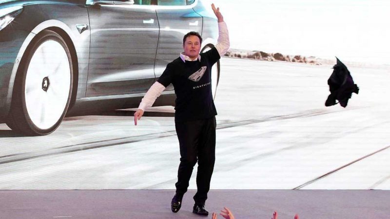 Musk dances at Shanghai first Model 3 delivery event. Source: @flcnhvy