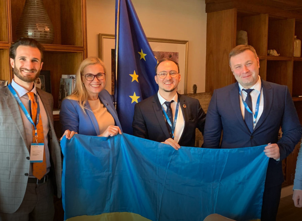 EU Energy Commissioner Kadri Simson meets with a delegation led by Ukraine’s Minister of Energy Oleksiy Orzhel at the 10th session of the IRENA General Assembly in Abu Dhabi, UAE, 12 January 2020.