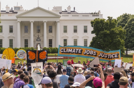 WASHINGTON, DC, USA – APRIL 29, 2017: Climate March demonstrators protest in front of White House / Credits: Rob Crandall / Shutterstock.com
