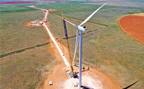 The first Vestas 2.2MW turbine being installed at the Sagamore project in New Mexico. (Credit: Xcel)