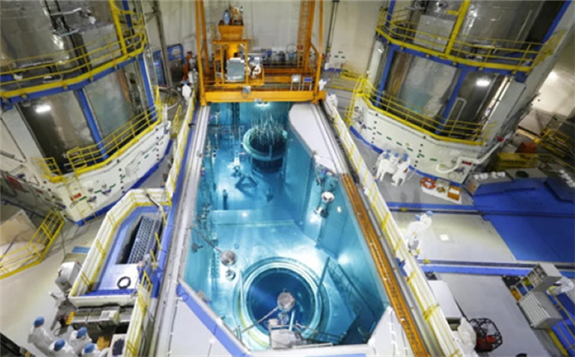 Fuel loading operations at Tianwan 5 (Image: CNNC)