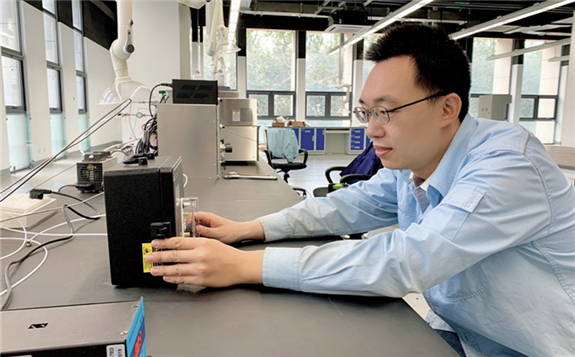 Researchers use electrochemical oxygen analyzer to analyze oxygen in hydrogen
