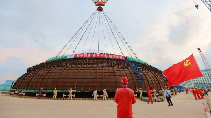 The outer dome of Fuqing 6 prior to its installation (Image: CNNC)