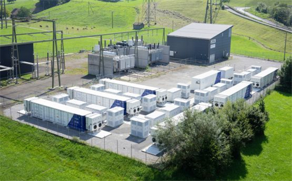 The 20MW / 18MWh battery storage system in Brunnen, Switzerland, with the seven containerised units from Fluence visible. Image: MW Storage.