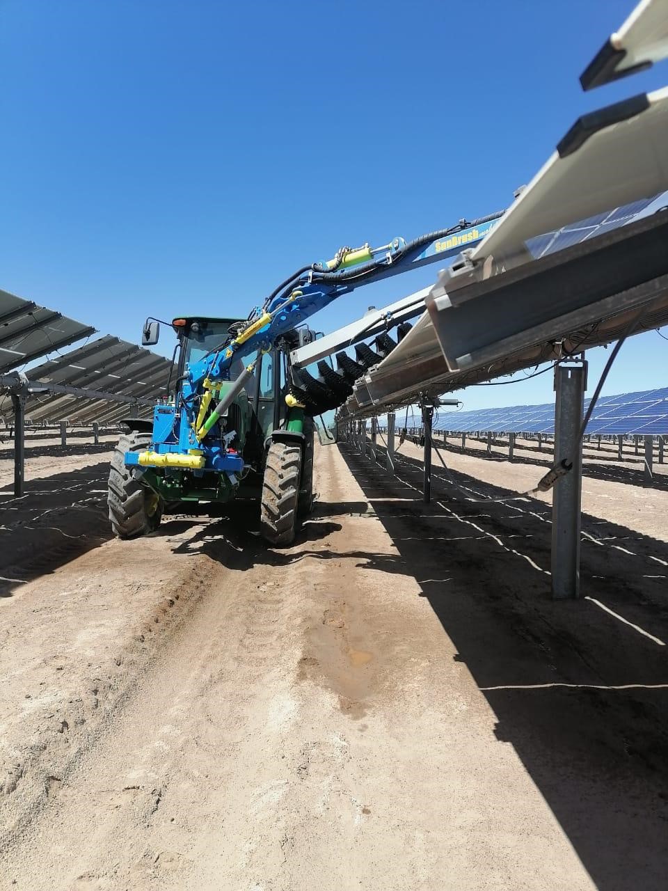On duty: The new TrackFlex system cleans 300,000 solar panels in the Atacama Desert.  Copyright: SunBrush® mobil GmbH