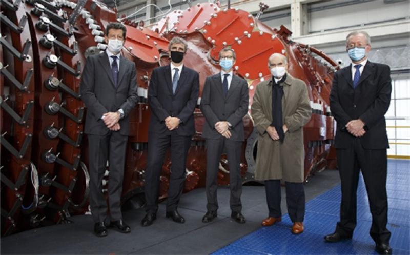 Ansaldo Energia bosses with the gas turbine in Genoa yesterday.