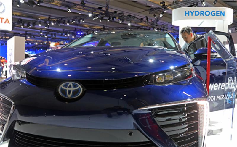Toyota is expected to launch a new model of a hydrogen-fueled car, Mirai, within the month.   © Reuters