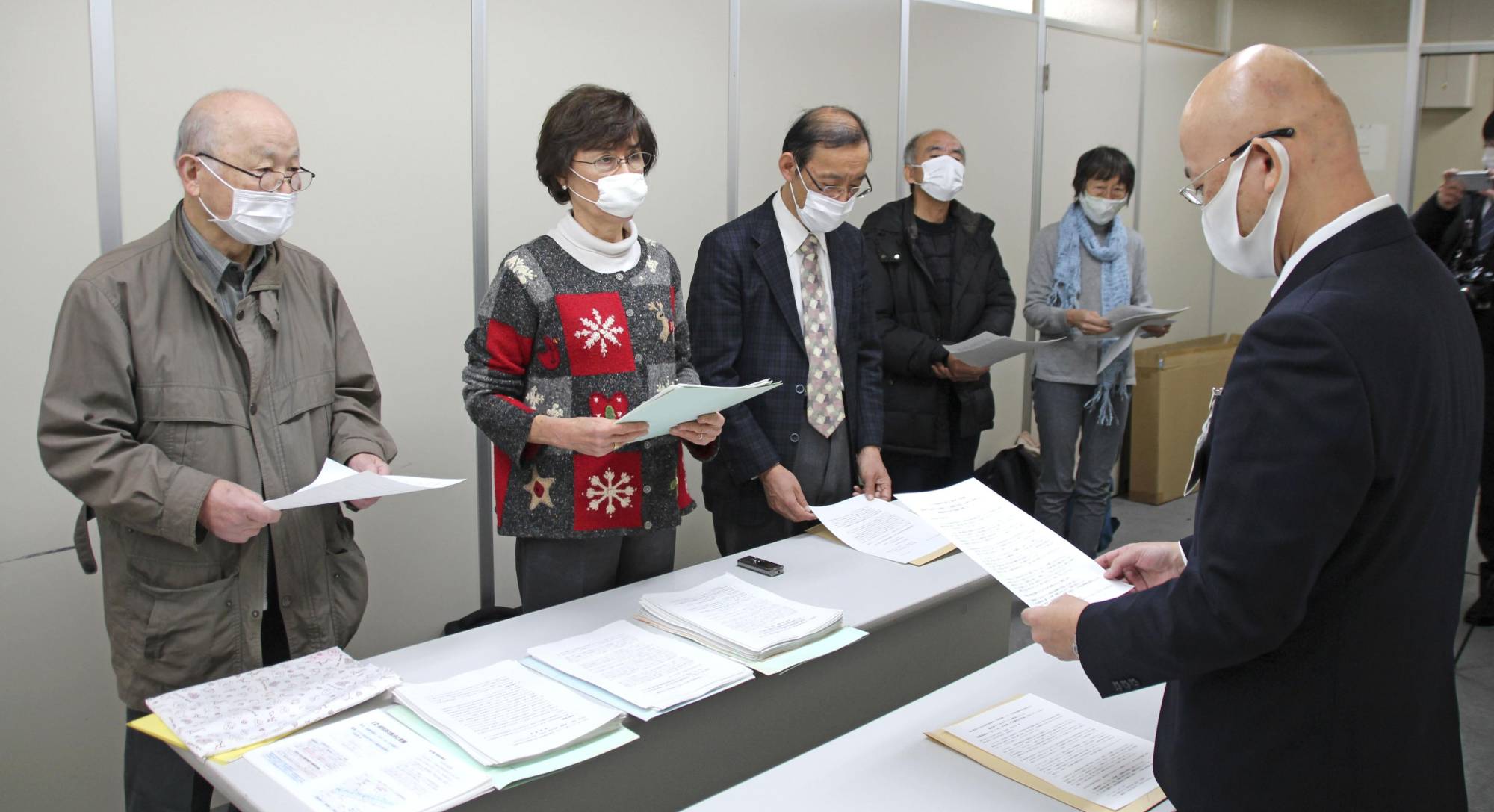 An anti-nuclear group asks officials in Fukui Prefecuture to bar nuclear power plants from restarting on Dec. 16, 2020. | KYODO