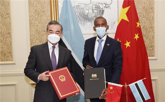 Visiting Chinese State Councilor and Foreign Minister Wang Yi (L) and his Botswana counterpart Lemogang Kwape attend a signing ceremony in Gaborone, Botswana, Jan. 7, 2021. China and Botswana on Thursday signed a Memorandum of Understanding (MoU) for cooperation on the Belt and Road Initiative (BRI). (Photo by Tshekiso Tebalo/Xinhua)