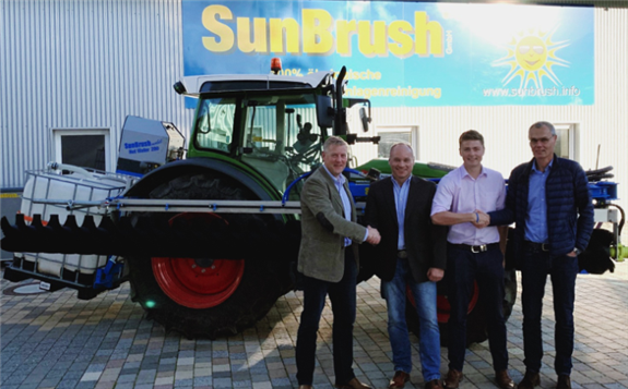 From left to right: SunBrush USA’s President Philip Halse, SunBrush® mobil’s CEO Franz Ehleuter, SunBrush USA´s Sales Manager Edward Halse and SunBrush® mobil’s International Sales Manager Oliver Köster at the headquarters in Germany.  Copyright: SunBrush® mobil