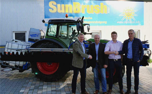 From left to right: SunBrush USA’s President Philip Halse, SunBrush® mobil’s CEO Franz Ehleuter, SunBrush USA´s Sales Manager Edward Halse and SunBrush® mobil’s International Sales Manager Oliver Köster at the headquarters in Germany. Copyright: SunBrush® mobil