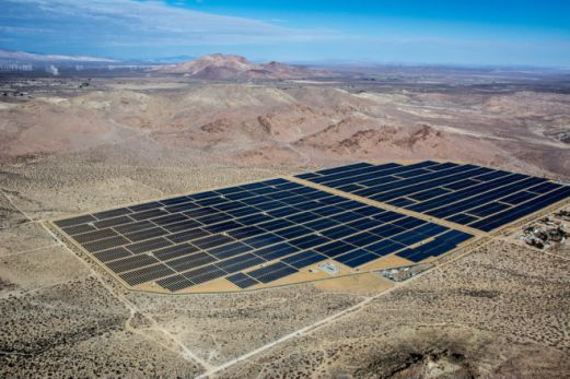 Recurrent Energy's Rosamond 1 and Rosamond 2 large-scale solar farms in Kern County, California, in operation since 2013. Image: Recurrent Energy.