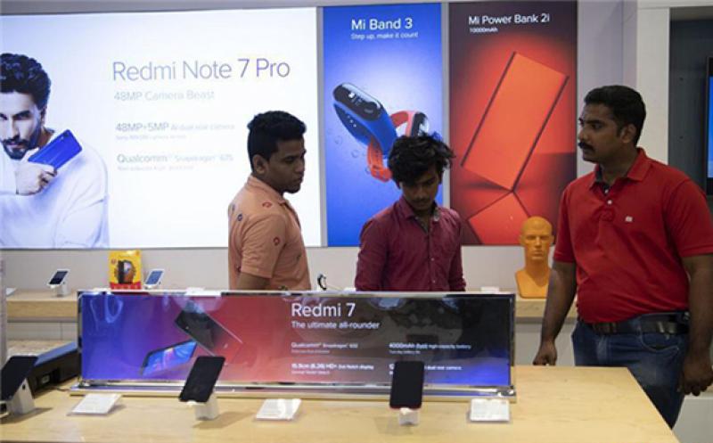 Customers are seen at a store of Chinese technology company Xiaomi in Chennai, India. Photo: Xinhua