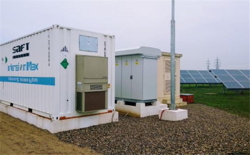 An EDPR battery energy storage system paired with the Bailesti solar PV plant in Romania. Image: EDPR.
