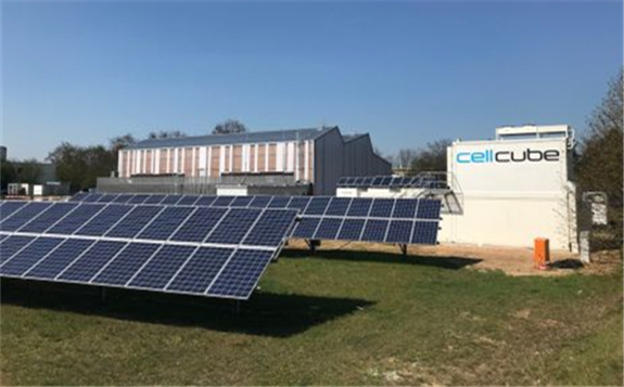 Enerox's Cellcube battery storage paired with solar generation at a commercial and industrial project site. Image: Cellcube-Enerox.
