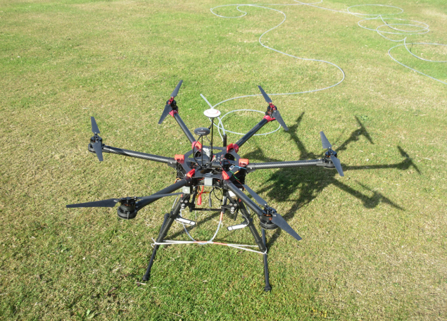 Droning on The drones used by Grant Allen of the University of Manchester are tethered using tubes connected to spectrometers on the ground. The drones did 22 surveys downwind of a point-source of methane gas, released from a regulated cylinder with a flowmeter. (Courtesy: Grant Allen)