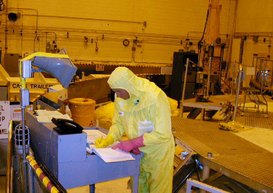 ** FILE ** Idaho National Laboratory workers perform maintenance, in this Monday, July 11, 2005 file photo, on the Advanced Test Reactor, about 30 miles south of Arco, Idaho. The U.S. Department of Energy is making available to university researchers a nuclear reactor test facility in southeast Idaho to learn how to build better nuclear power plants. (AP Photo/John Miller) ASSOCIATED PRESS
