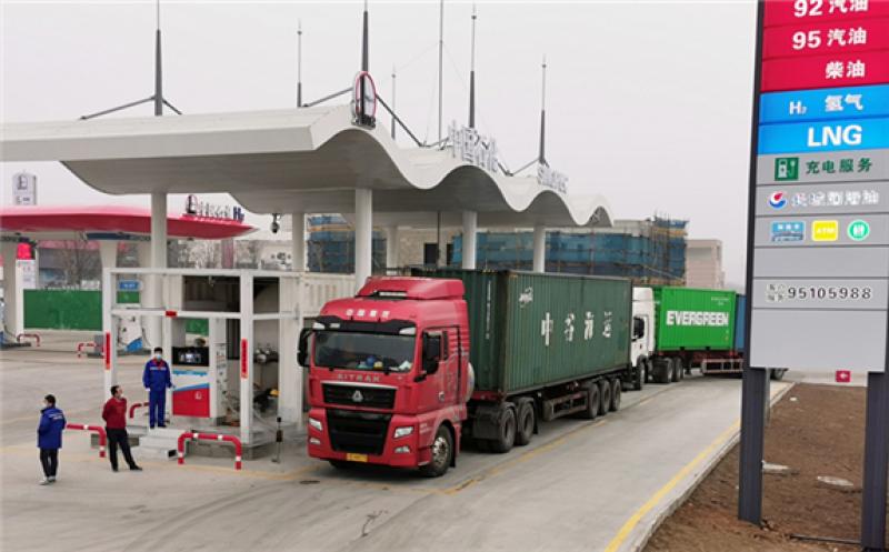 A truck parks inside a new fuel station that provides refills and recharges for a wide variety of energy sources. The station, opened by state-owned oil major Sinopec in Dalian, Northeast China's Liaoning Province Sunday, is first of its kind in the region. It provides hydrogen refilling, electricity charging and natural gas refilling, in addition to gasoline, as China diversifies toward a greener energy mix. Photo: VCG