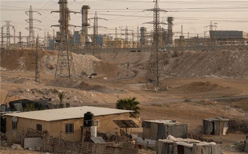 Villages around the Ramat Hovav industrial zone in southern Israel have a high level of air pollution from nearby chemical-evaporation ponds and the Israel Electric Company power plant, Dec. 28, 2017. Photo by Yaniv Nadav/Flash90.