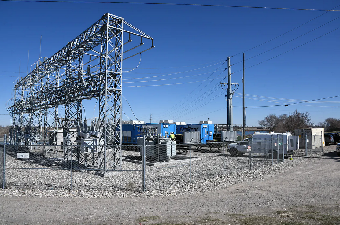Two 6MW load banks (in blue) were brought in to isolate the city’s generators