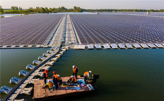 The world’s largest array of floating solar panels in China’s Anhui province (Image: Alamy)