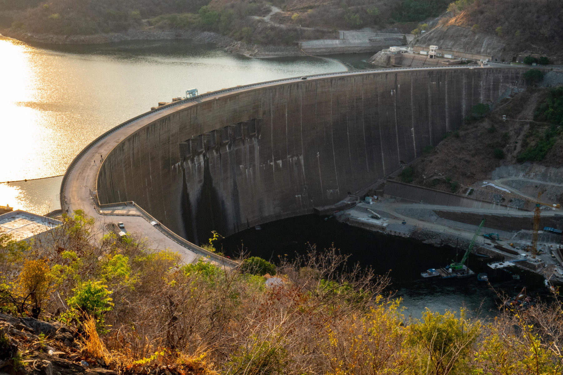 Zimbabwe has suffered serious power shortages in recent dry seasons as the reservoir behind the Kariba dam has been laid low by drought and evaporation (Image: Eyal Bartov / Alamy)