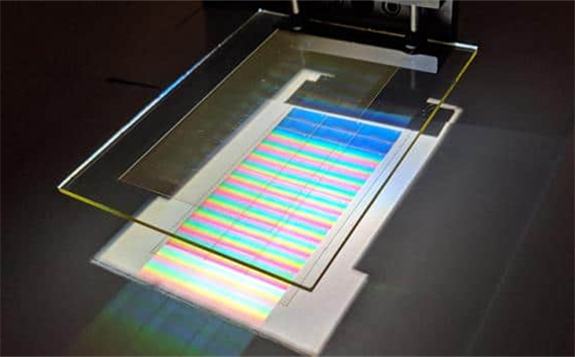 The holographic light collector is able to separate the colors of sunlight and directs them to the solar cells.  Image: R.K. Kostuk, University of Arizona