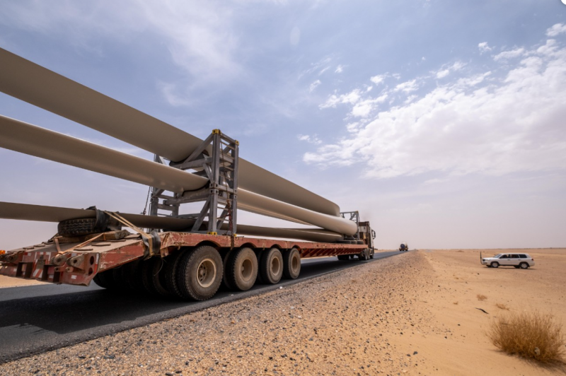 Sudan’s first wind turbine arrives on its way to Dongola, Northern State, Sudan. Photo: UNDP/Will Seal