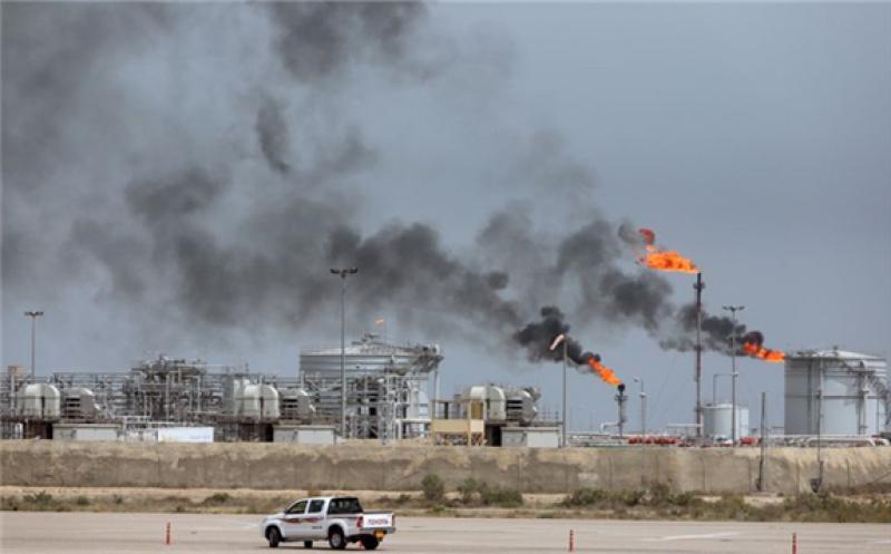 © Reuters. FIILE PHOTO: A view shows the Iraq's Majnoon oilfield near Basra, Iraq, March 31, 2021. REUTERS/Essam Al-Sudani