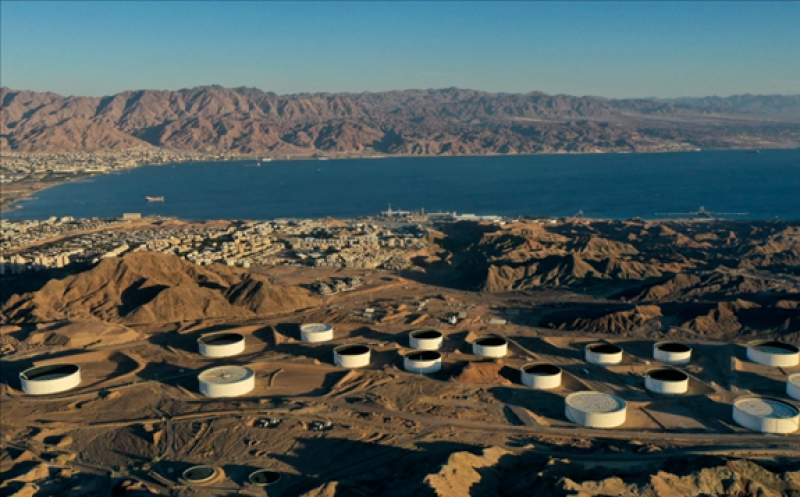 Oil storage containers near Israel's Red Sea port city of Eilat [File: Menahem Kahana/AFP]