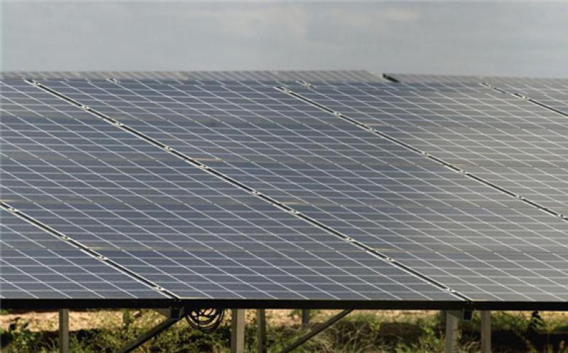 Solar farm in Brazil. Author: Otávio Nogueira. License: Creative Commons, Attribution 2.0 Generic.