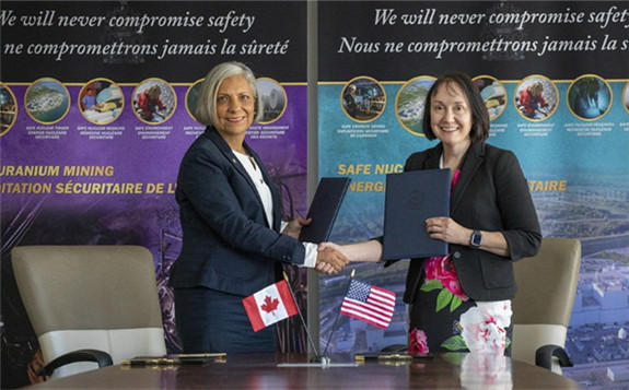 Rumina Velshi (left) and Christine Svinicki at the 2019 signing of their Memorandum of Cooperation (Image: CNSC)