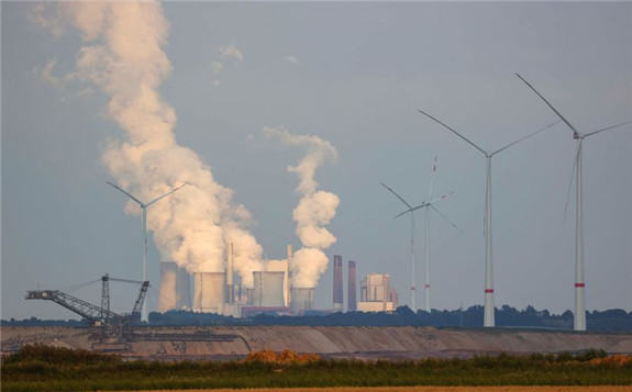 Vapor rises from RWE AG’s Niederaussem coal plant. RWE this month warned that coal plants may close earlier than planned. Photographer: Alex Kraus/Bloomberg