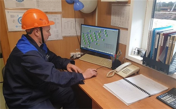 On the buttons: An operator at Khokhlovskoye (Image: Rosatom)