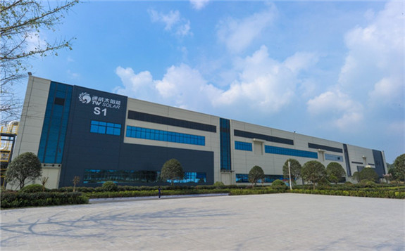 A Tongwei solar cell factory in China.  Image: Tongwei