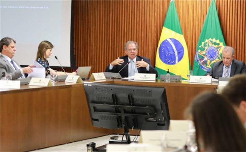 Brazilian Minister of the Economy Paulo Guedes (centre) and Minister of Mines and Energy Bento Costa Lima (right) at the CPPI meeting (Image: Washington Costa/ASCOM/ME)