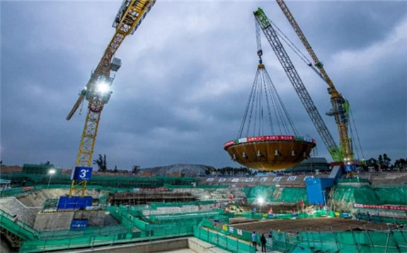 Hoisting of the ACP100 containment vessel bottom head (Image: CNNC)